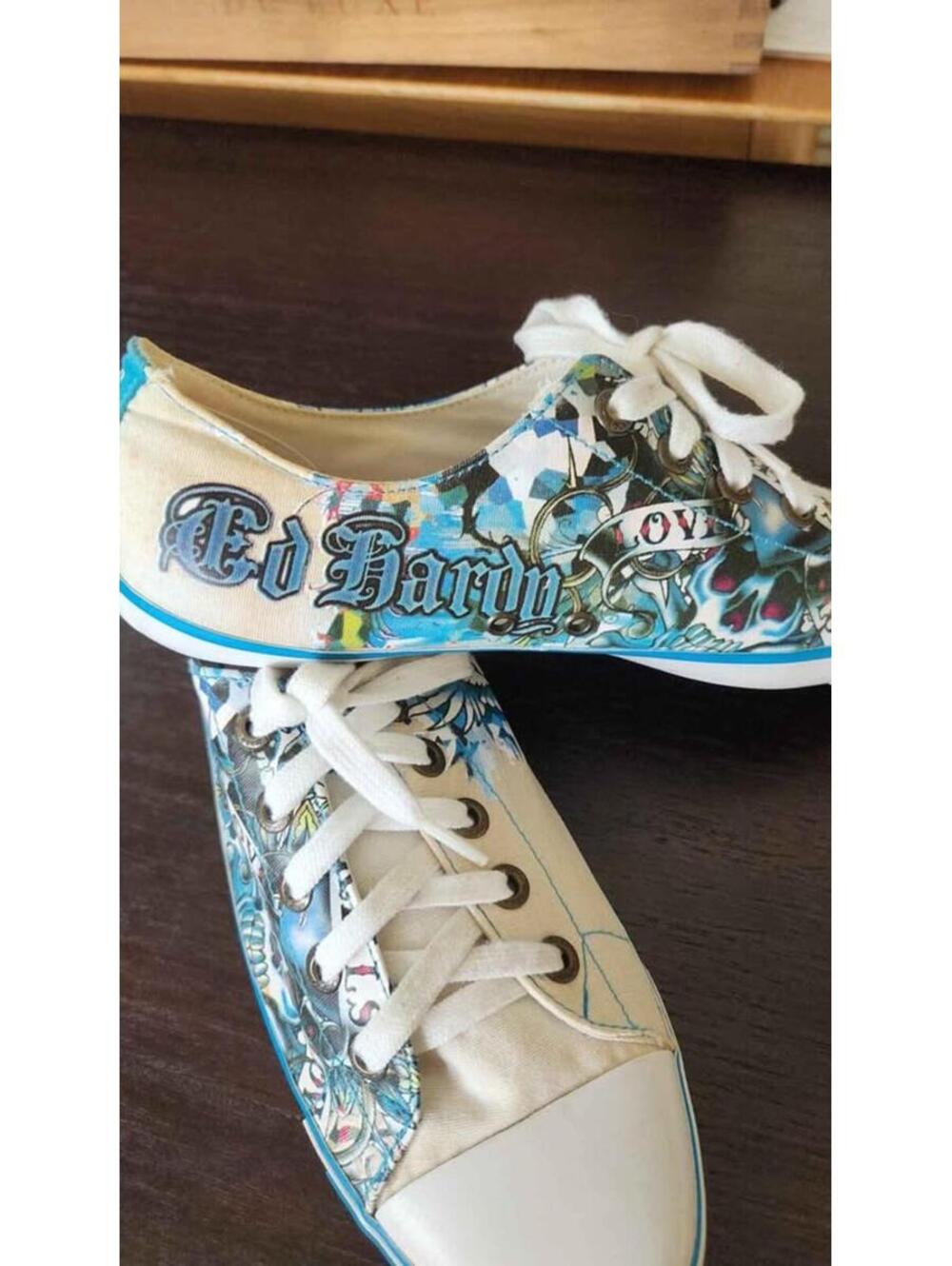 WOMENS SHOES Sz 7 
ED HARDY Tatoo Inspired Art with Skulls & Phoenix $21